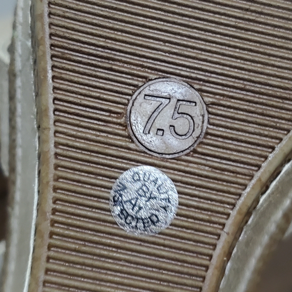 St. John's Bay Balama Sandals Brushed Gold Size 7.5 - Picture 12 of 12